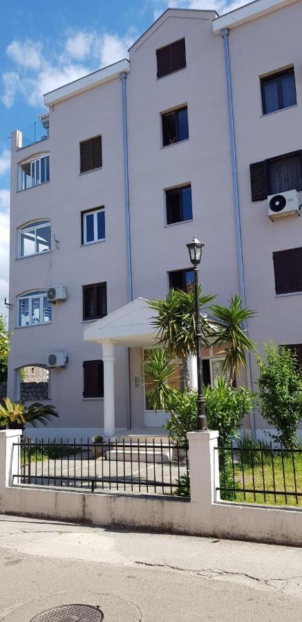 Small Oasis Apartment Тиват Екстериор снимка